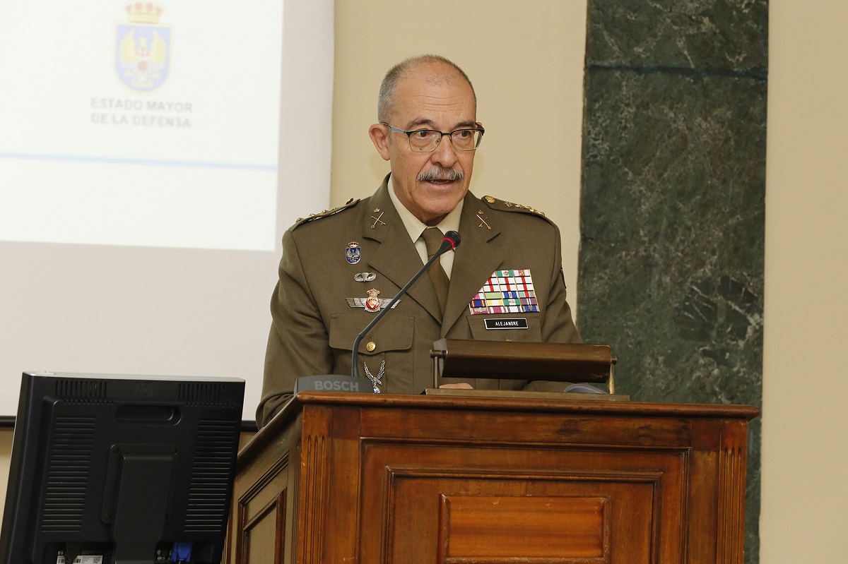 El JEMAD hablando del futuro de las Fuerzas Armadas Española