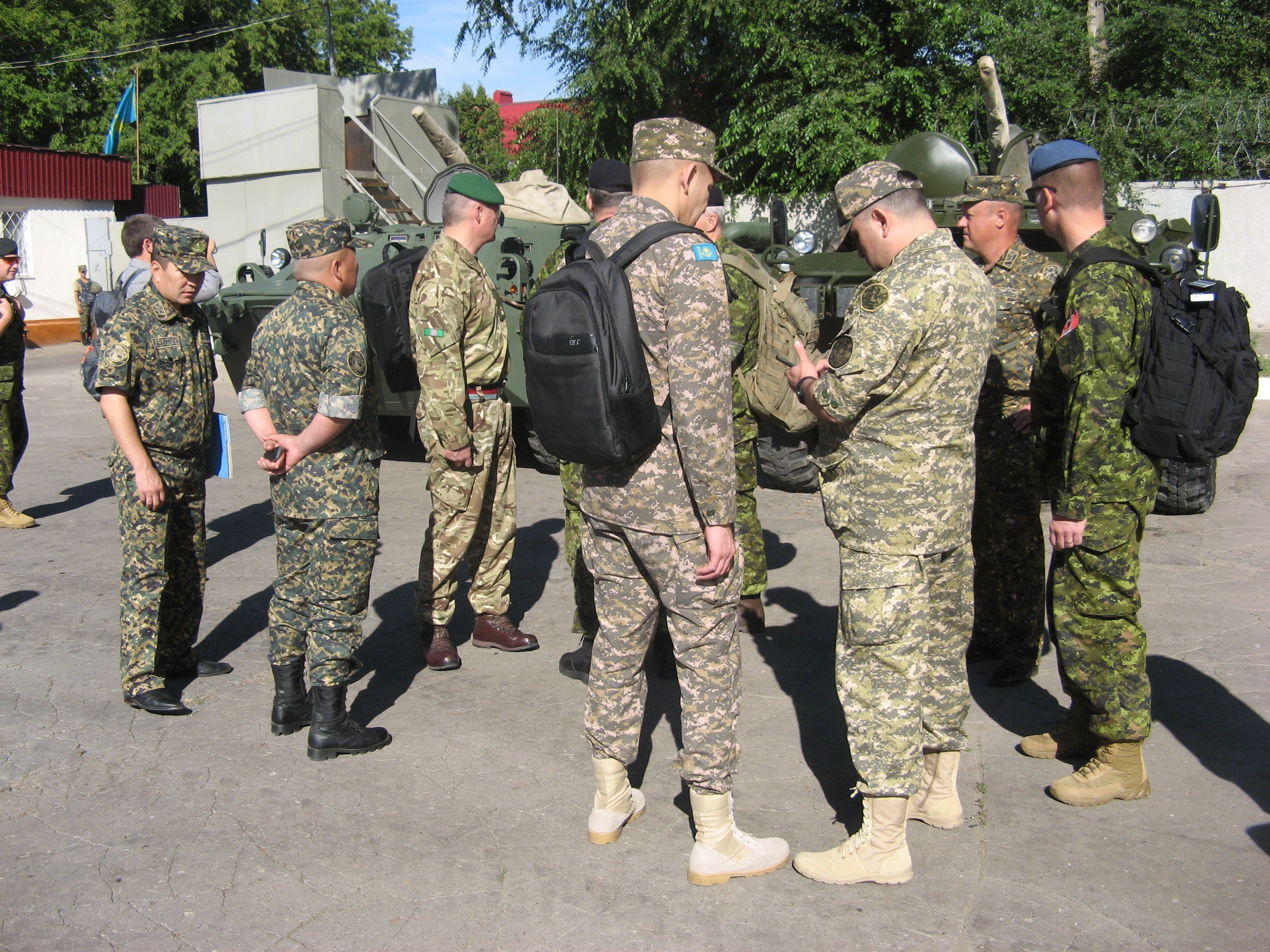 El equipo de inspección visita el Regimiento de la Guardia Nacional