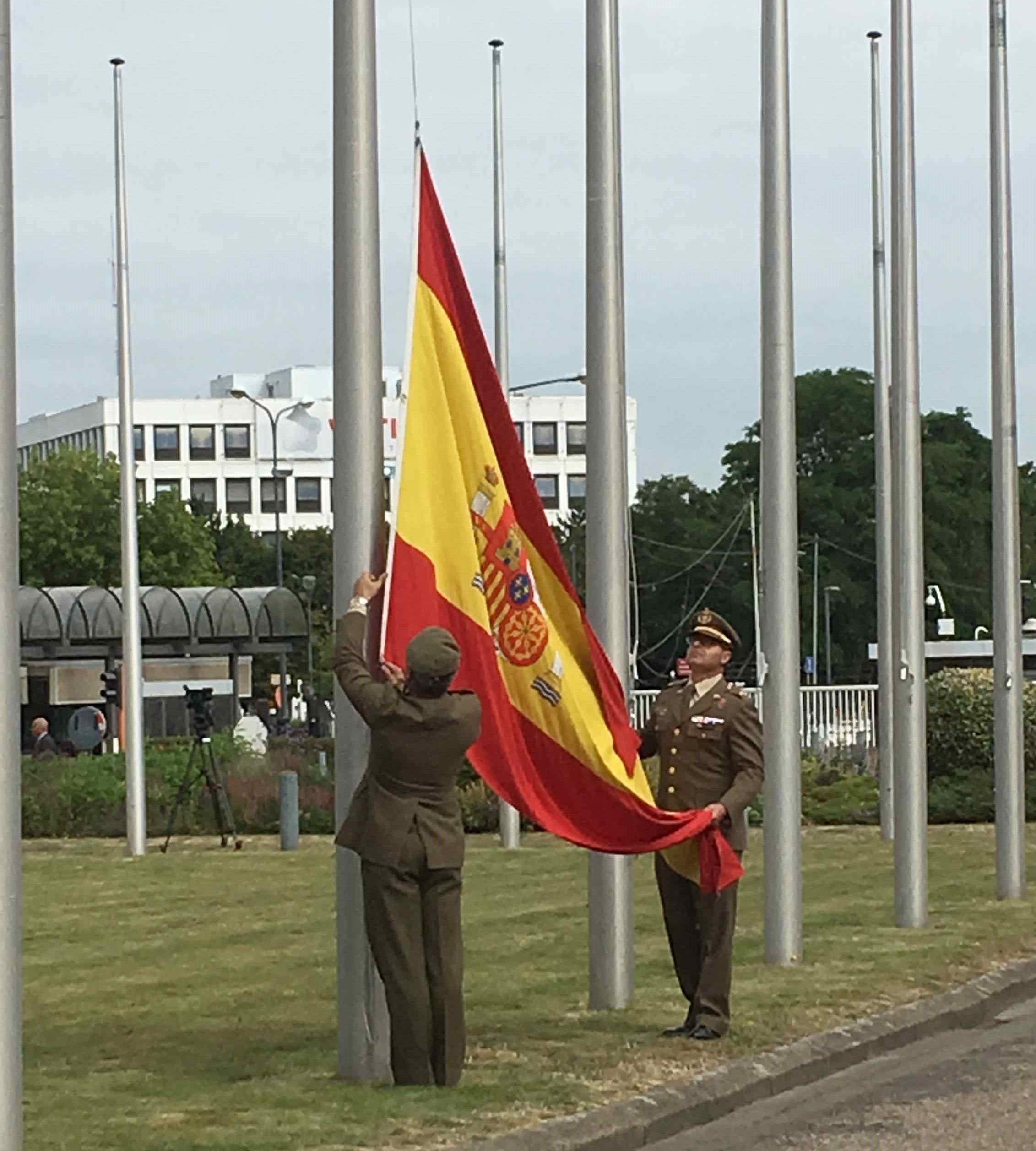 Arriado de la Bandera española