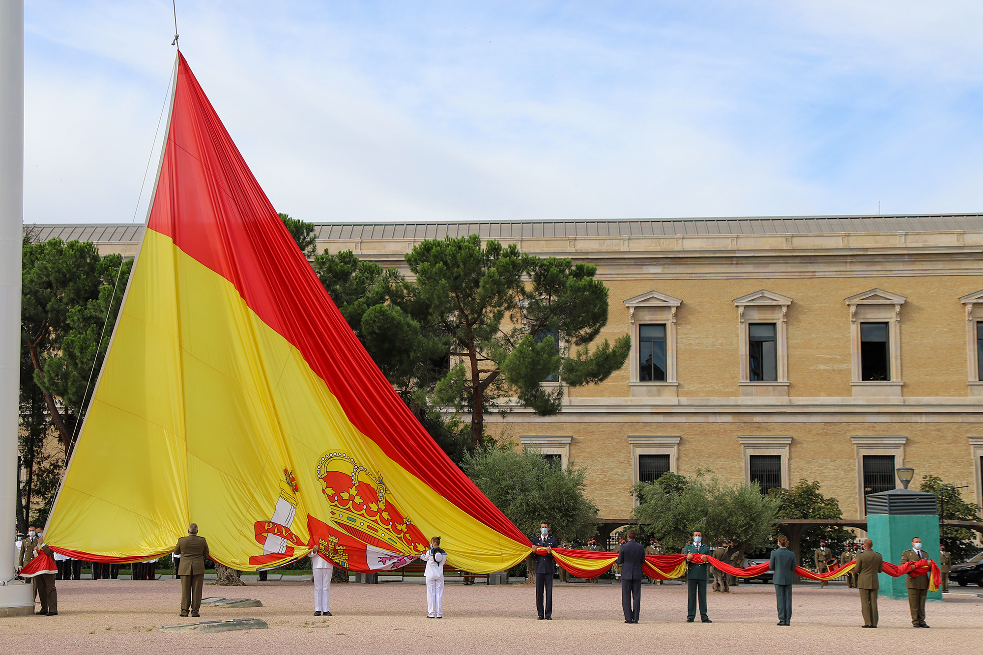 Izado de la Bandera de España