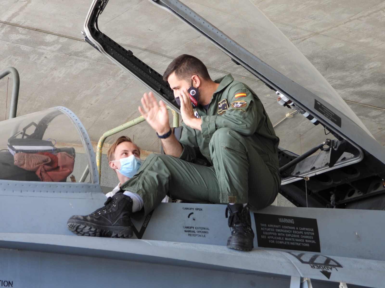 Un alumno en un F-18