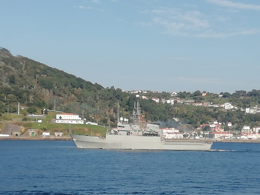 El 'Centinela' durante su salida de Ferrol