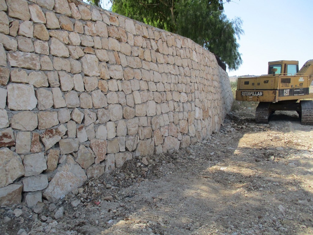 Construcción del muro de contención