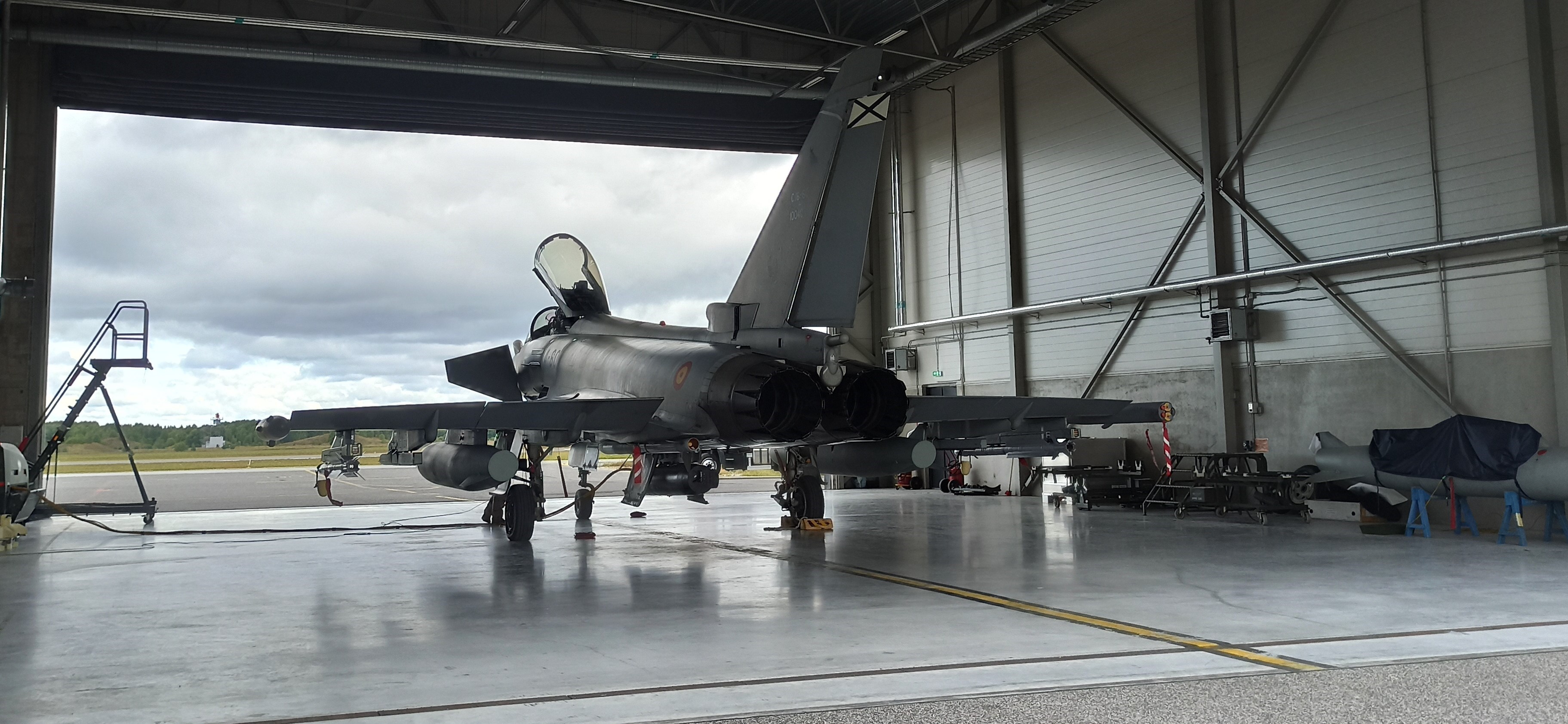 Eurofighter en hangar de la Base de Amari