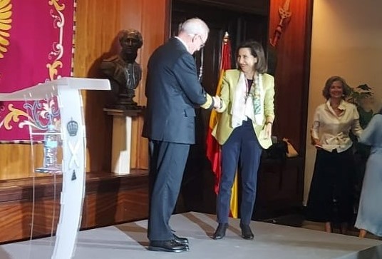 El JEMAD recibe el Premio de la ministra