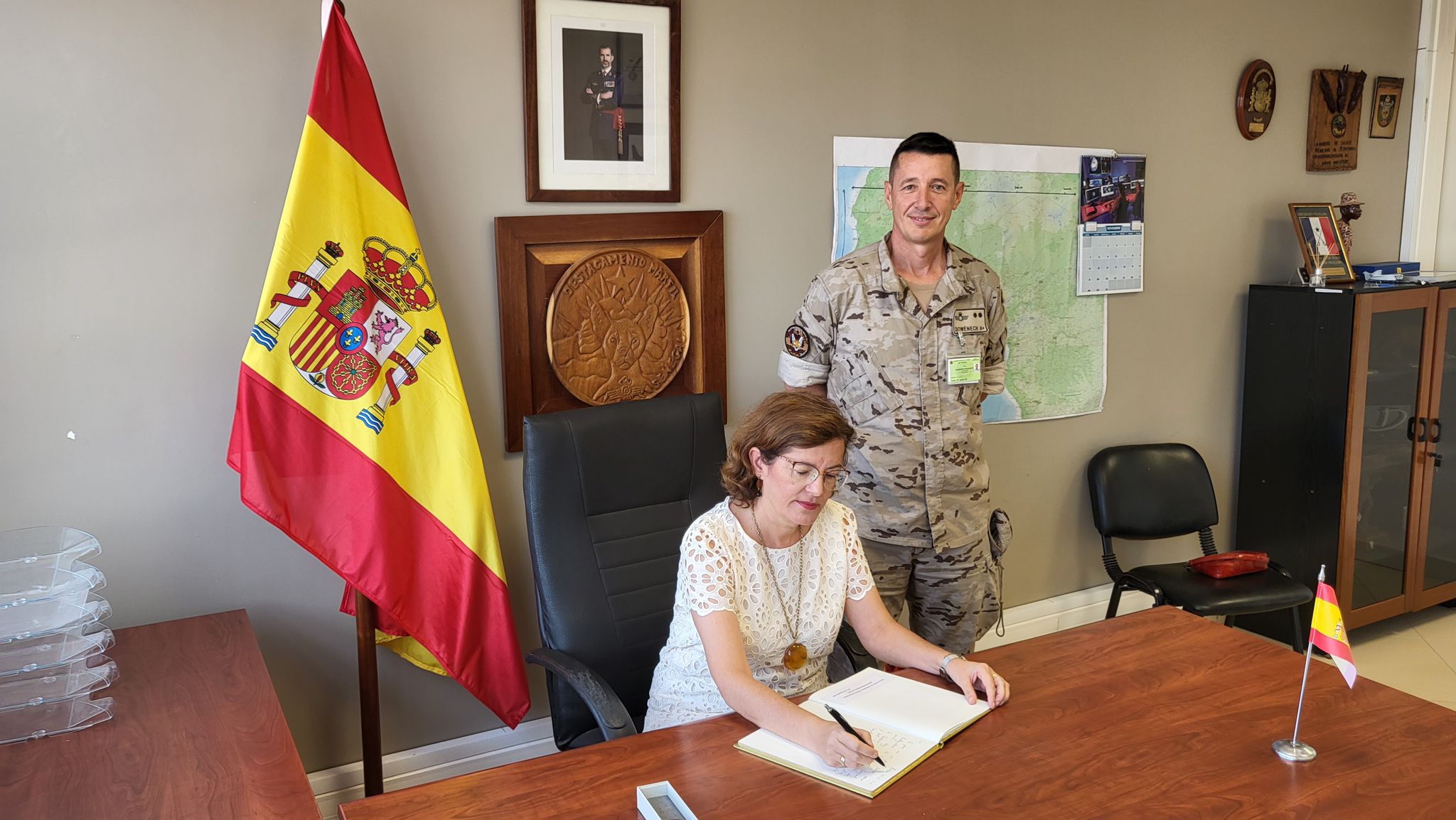 Firma de la embajadora española