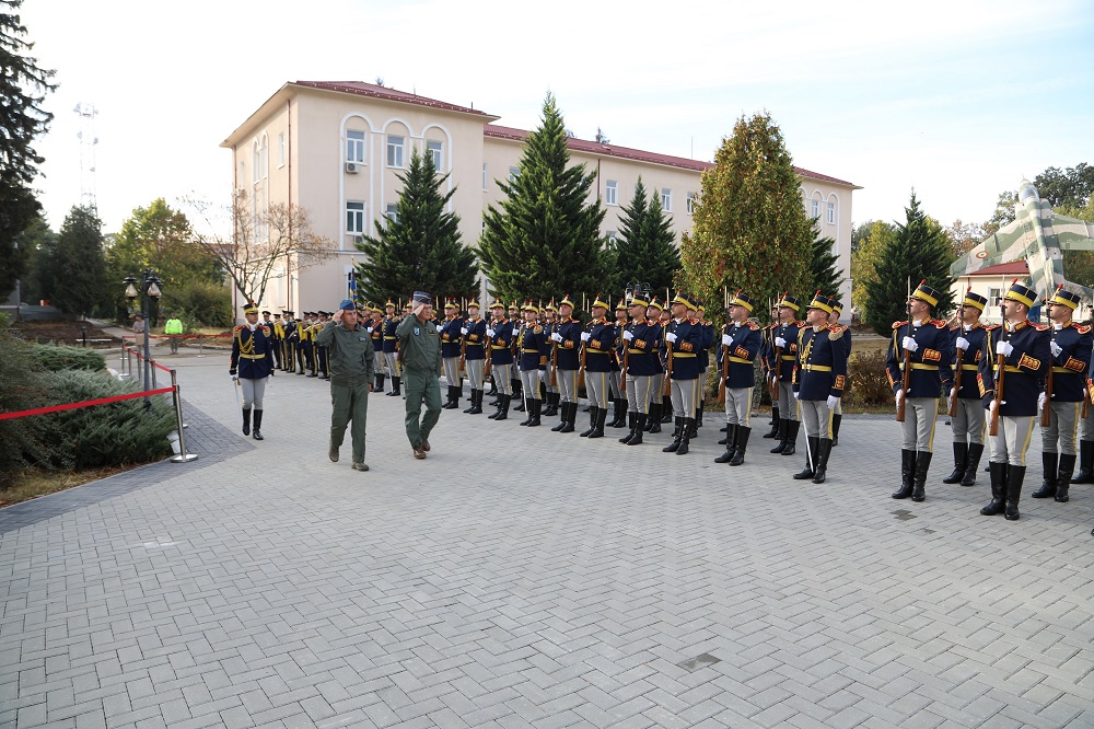 COMCAOC recibido por el general Pană