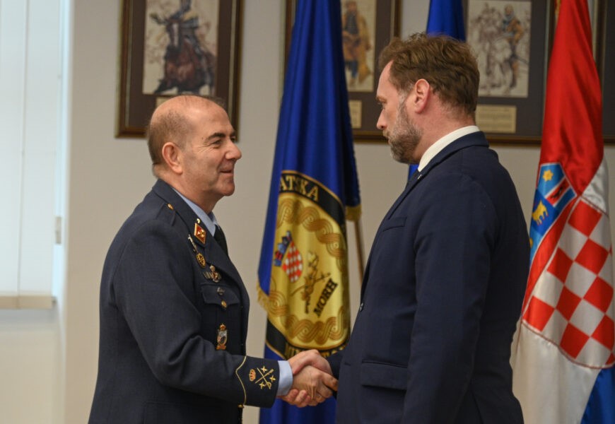 El COMCAOC con el ministro de Defensa croata