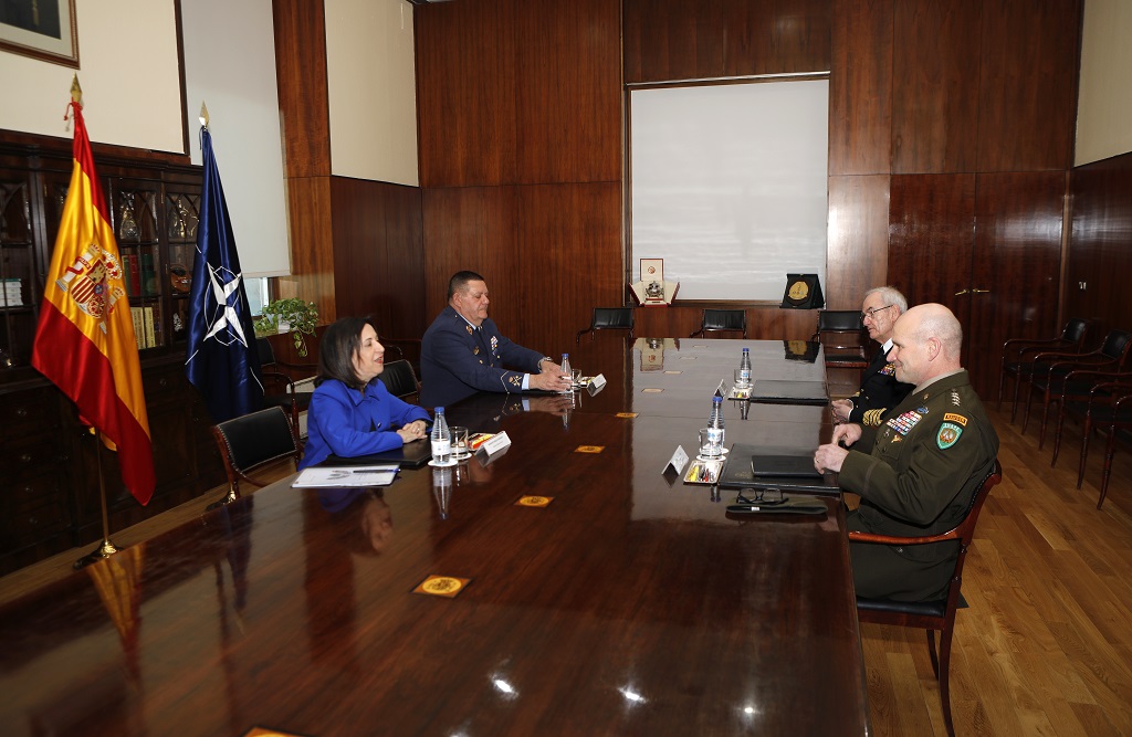 Reunión con la ministra de Defensa
