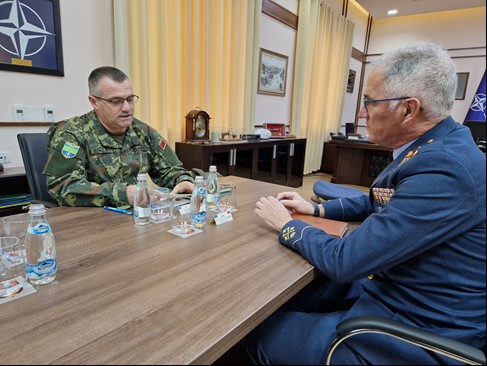 Entrevista con jefe de Estado Mayor de la Defensa de Albania
