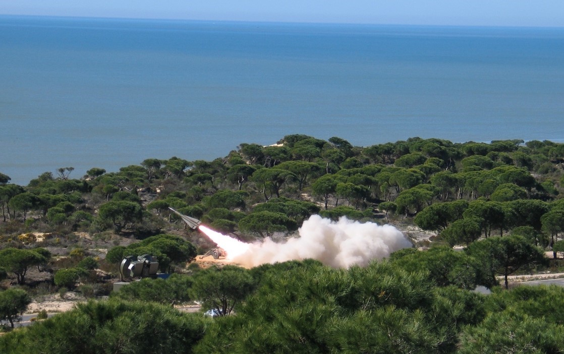 Lanzamiento de misil Hawk de la Unidad de Defensa Anti-Aérea