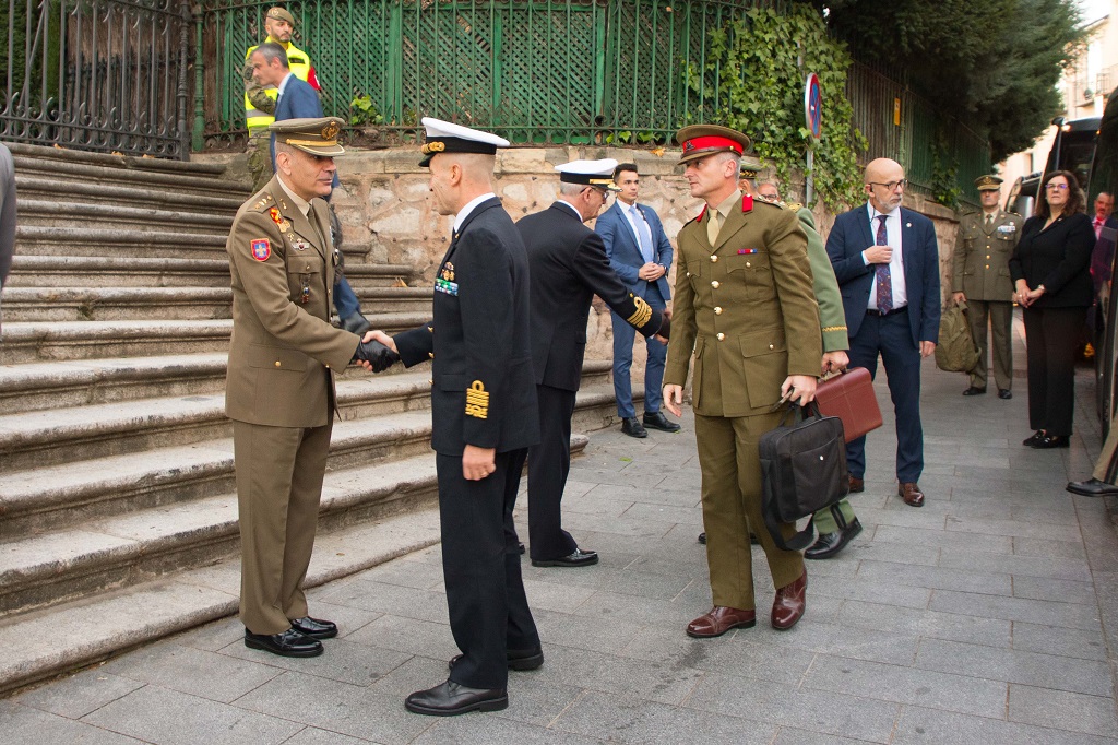 LLegada de las delegaciones a la Academia de Artillería