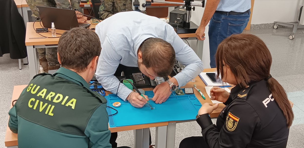 Entre los instructores se encuentran miembros de las Fuerzas y Cuerpos de Seguridad del Estado