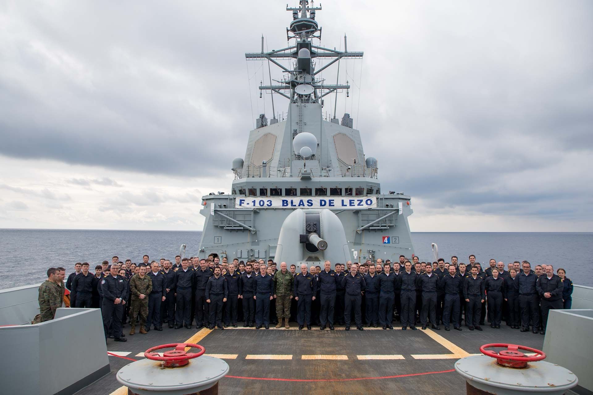 JEMAD con el personal a bordo de la fragata 'Blas de Lezo'