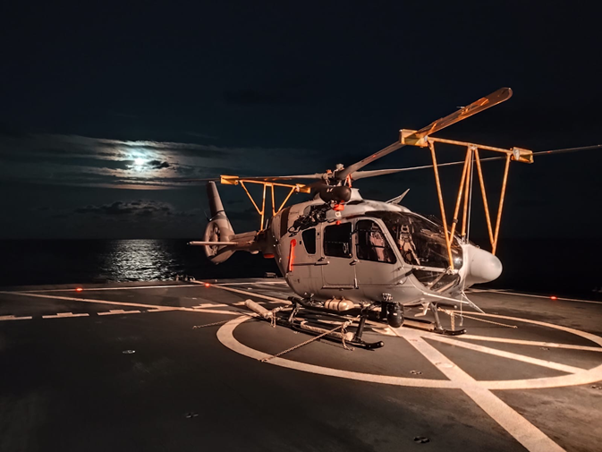 Vuelo nocturno del helicóptero 'Nival'