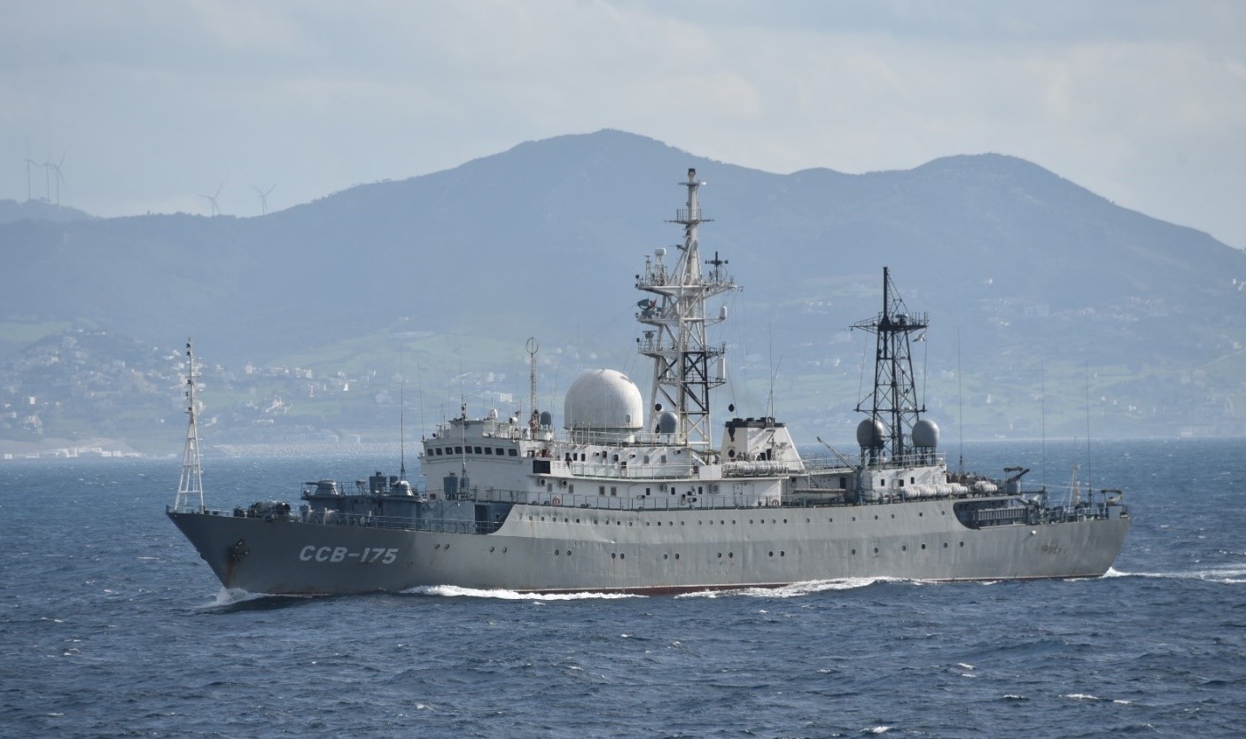 Buque “Viktor Leonov” en su seguimiento por el BAM Audaz