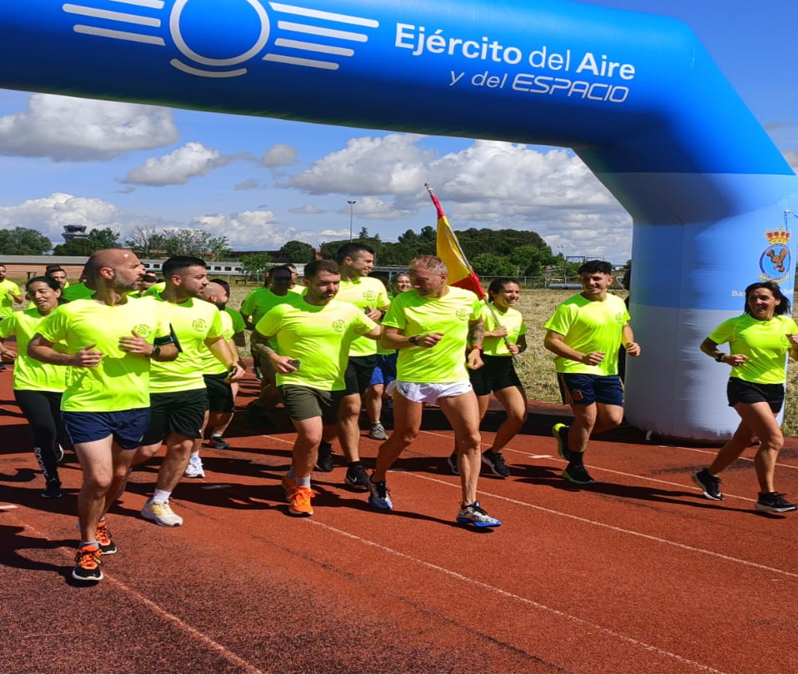 Personal del Ejército del Aire durante su relevo