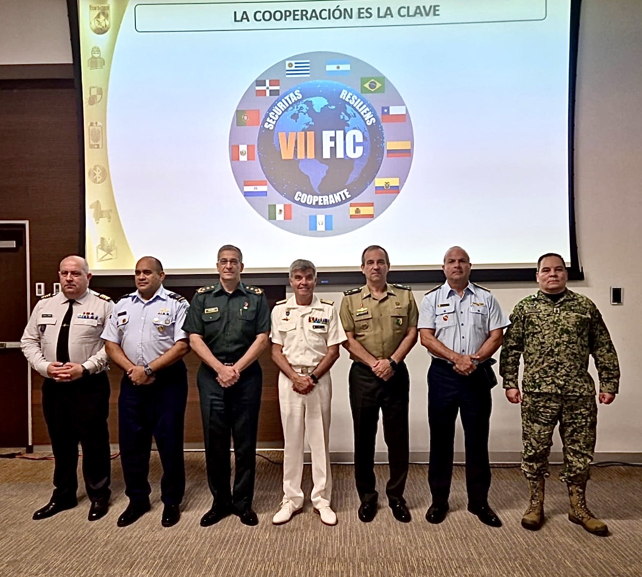 Comandantes de Mandos Ciber participantes en el FIC