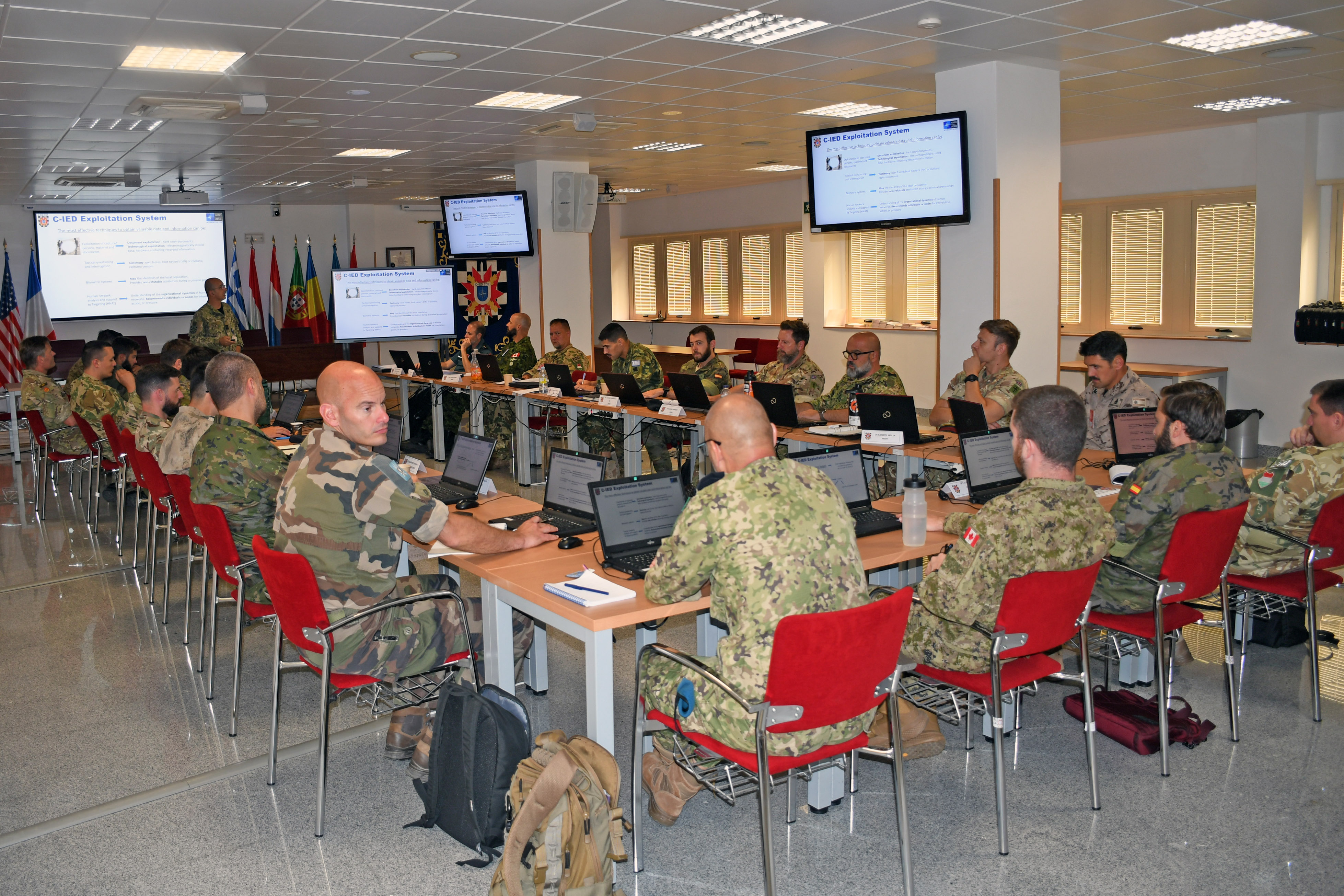 Sesión teórico-práctica con uno de los expertos