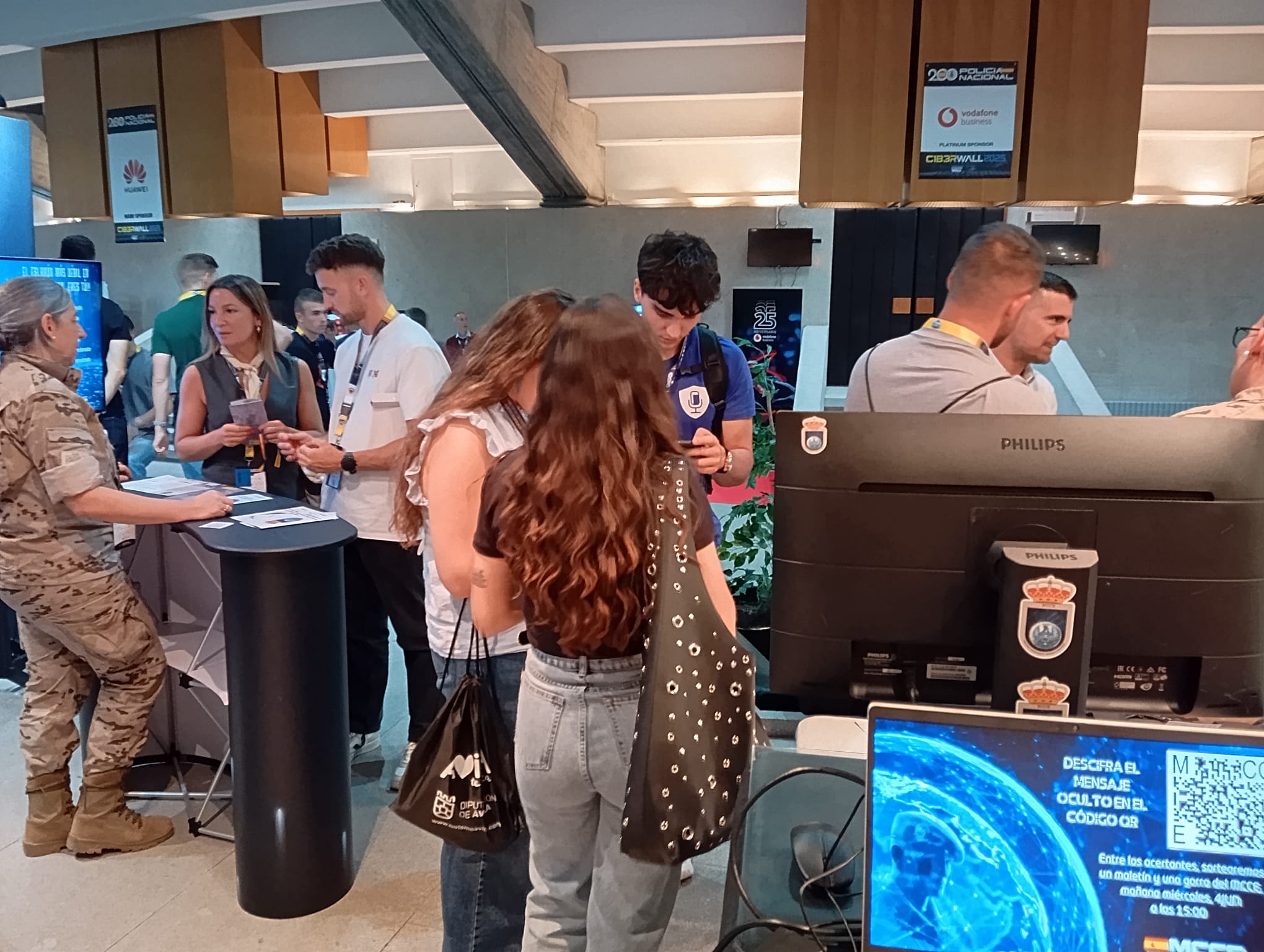 Stand del MCCE en C1b3rwall