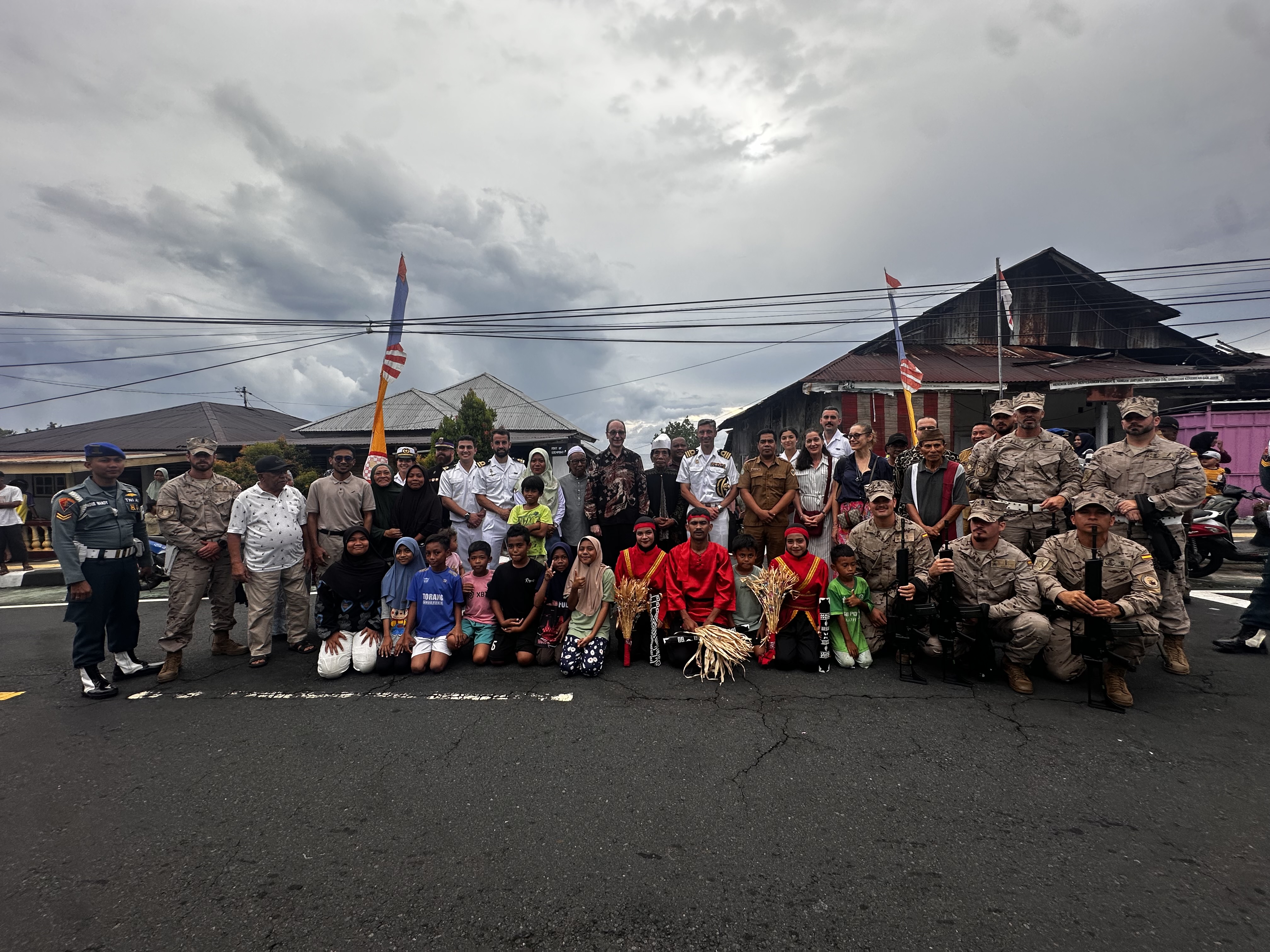 Recibimiento población local