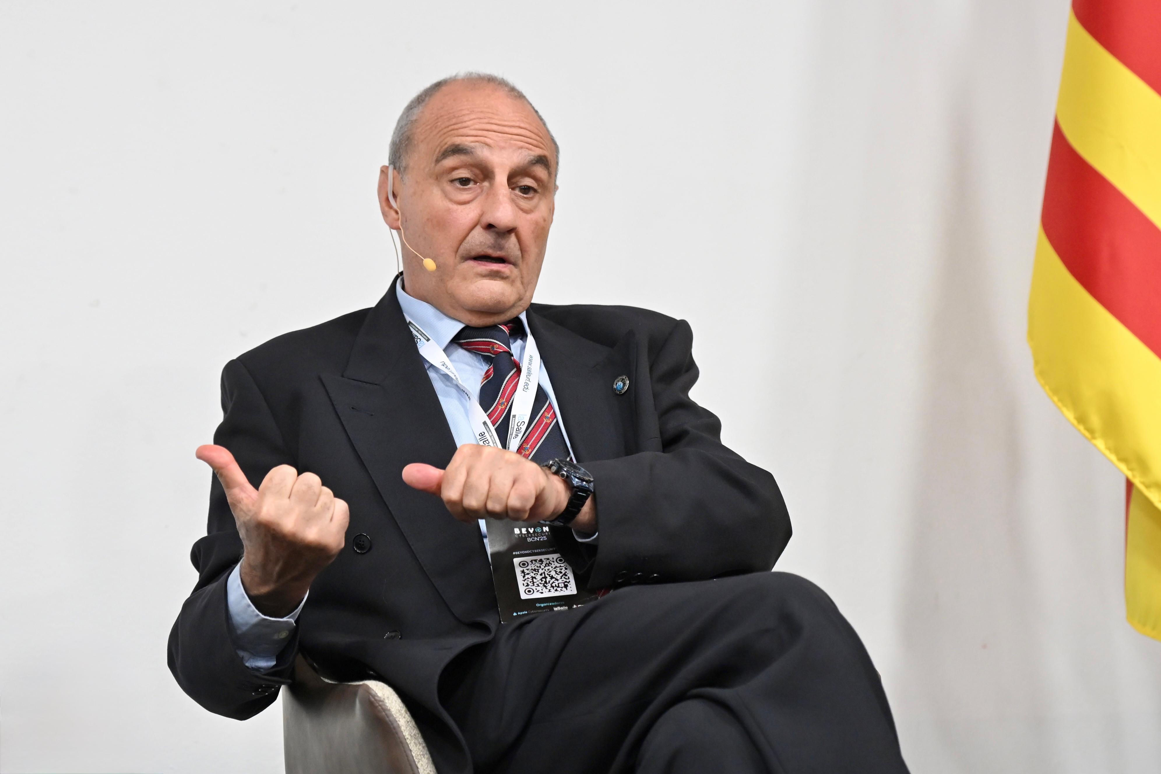 CF Pérez de Tena (Ret) interviene en su Mesa Redonda