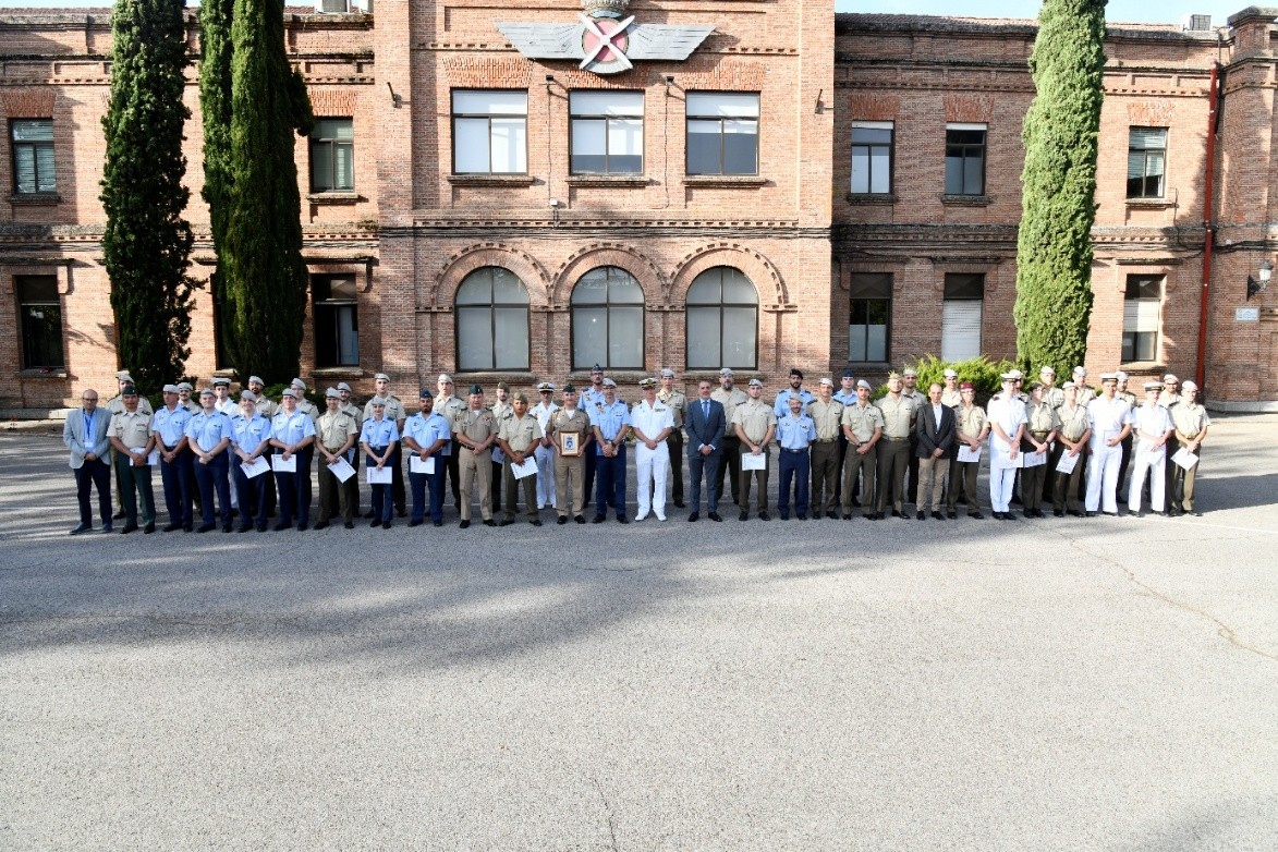Foto de grupo del personal graduado