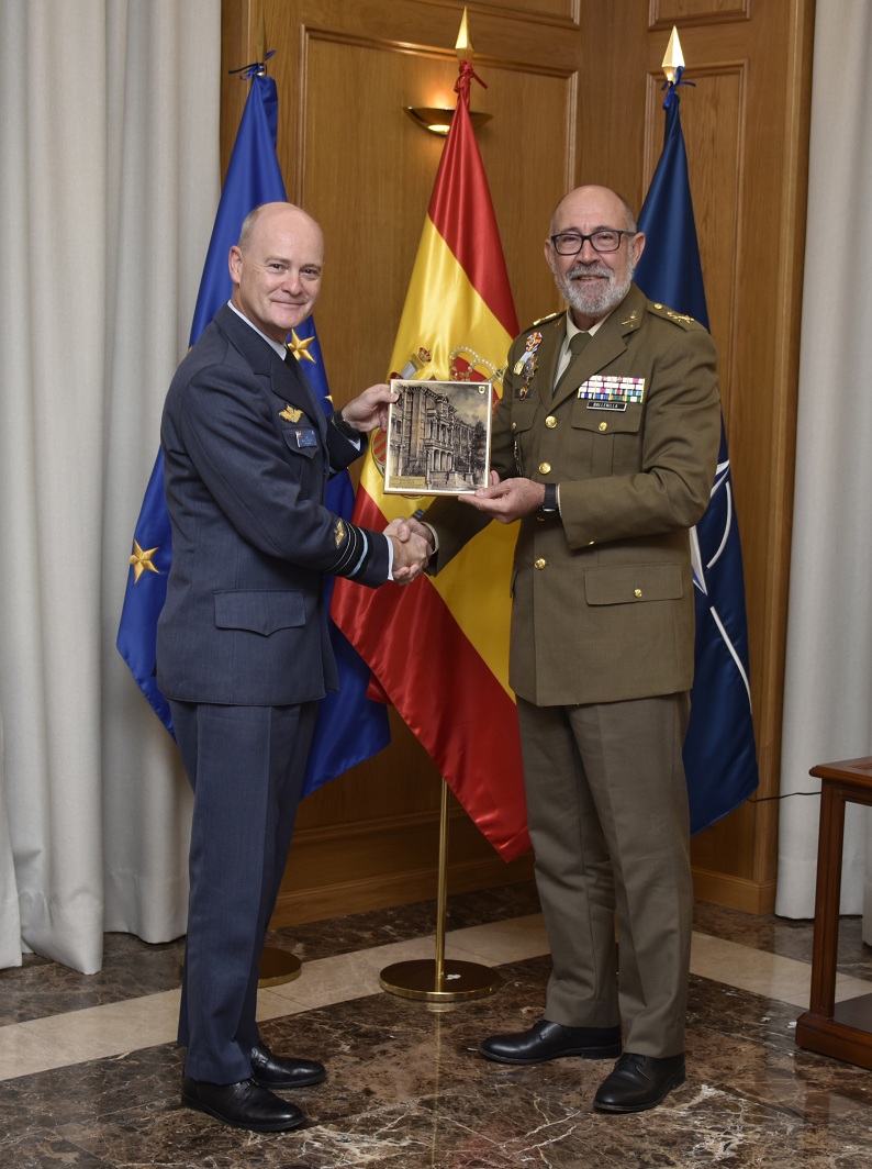 Entrega de obsequio institucional