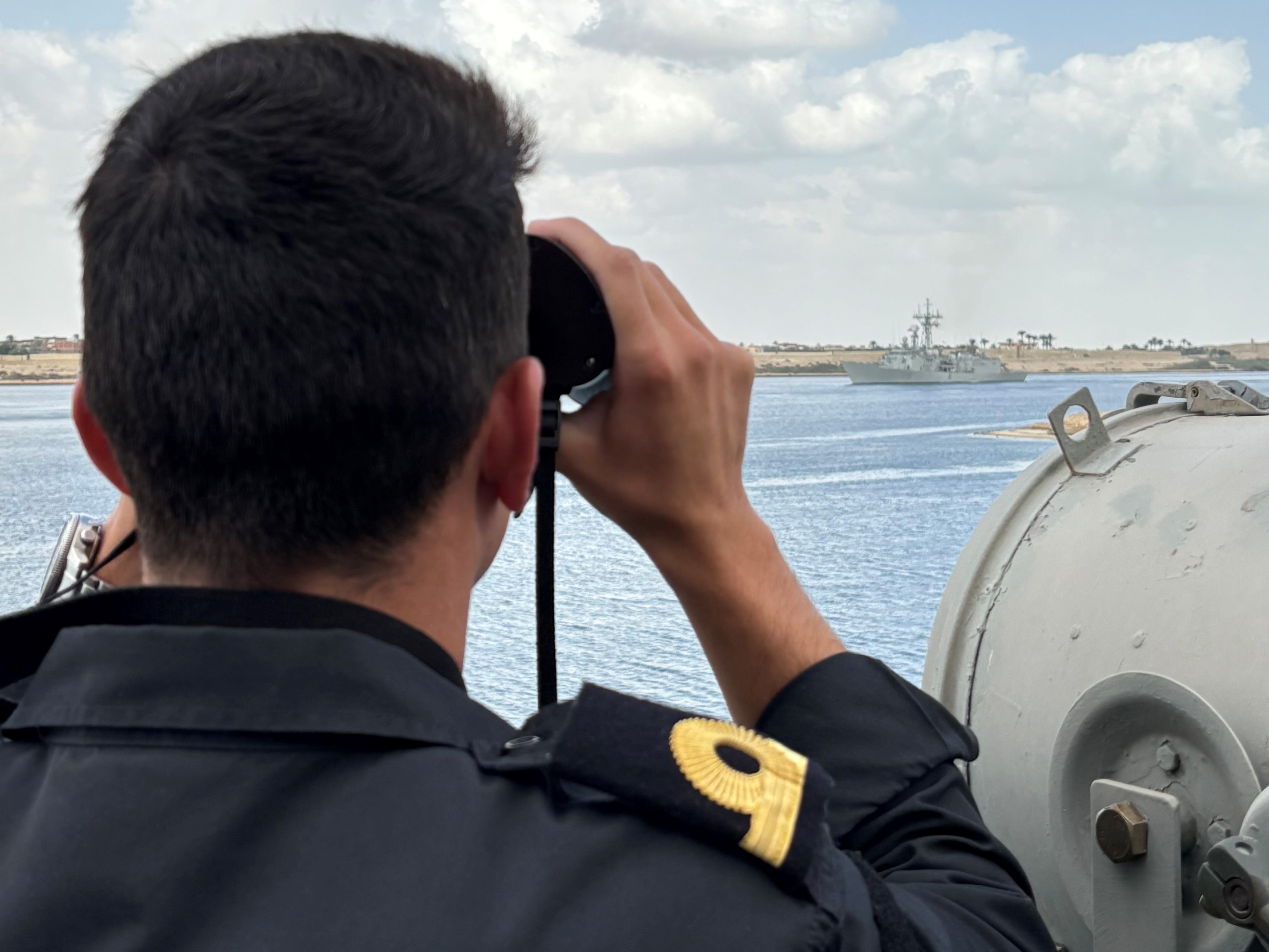 Fragata 'Victoria' desde fragata 'Méndez Núñez'