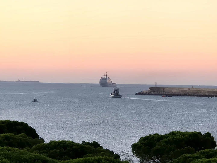 Llegada a Rota del buque Galicia y la fragata Canarias
