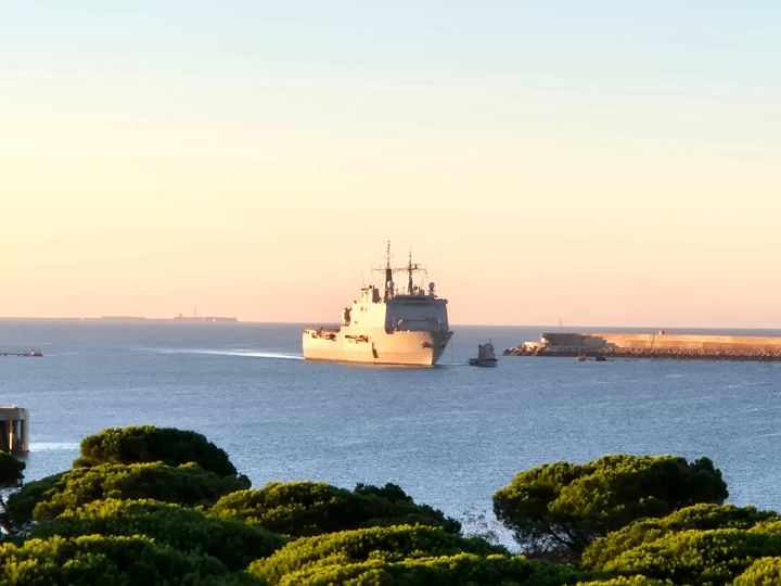 Llegada a Rota del buque Galicia y la fragata Canarias