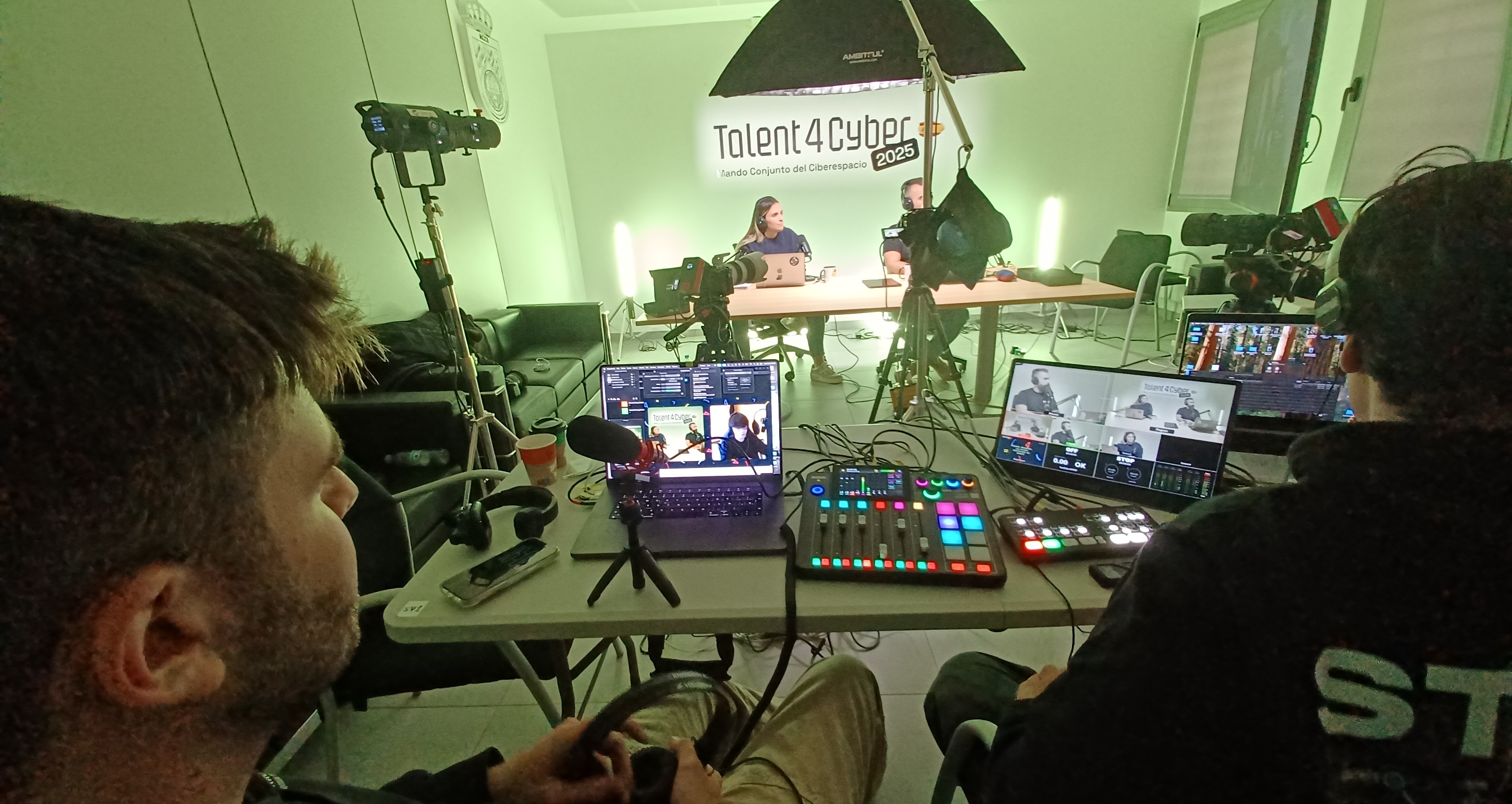 Streamers durante la emisión del evento