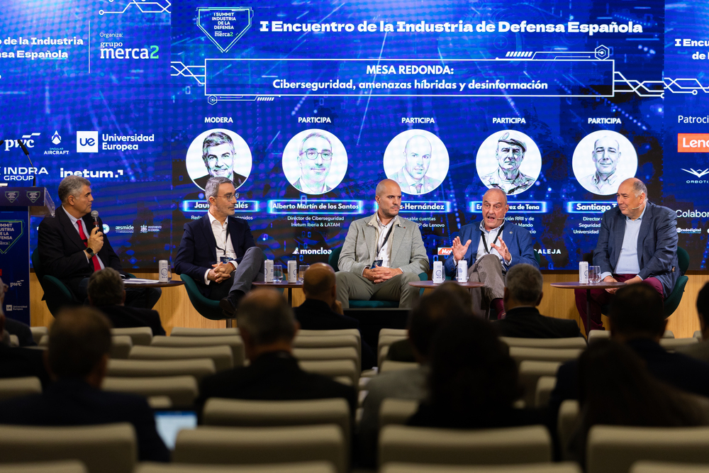 Mesa redonda en la que participó el MCCE
