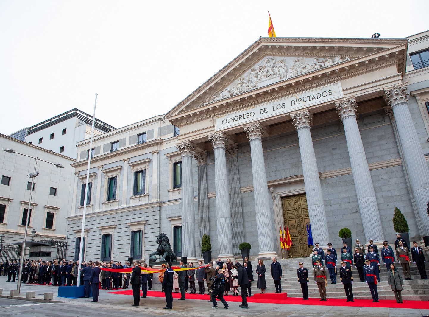 Acto de izado solemne de la bandera nacional