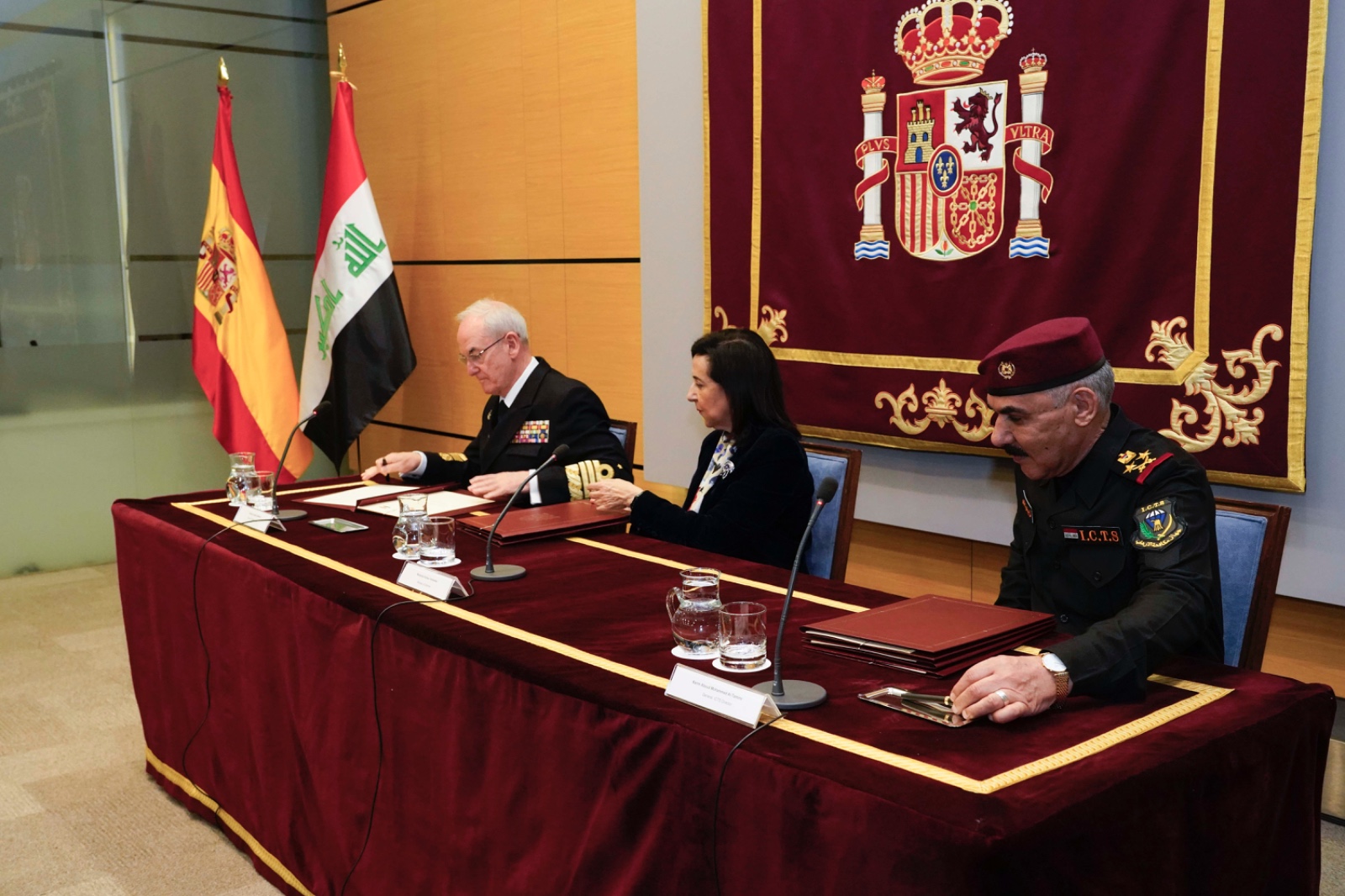 Firma del MOU en el Ministerio de Defensa