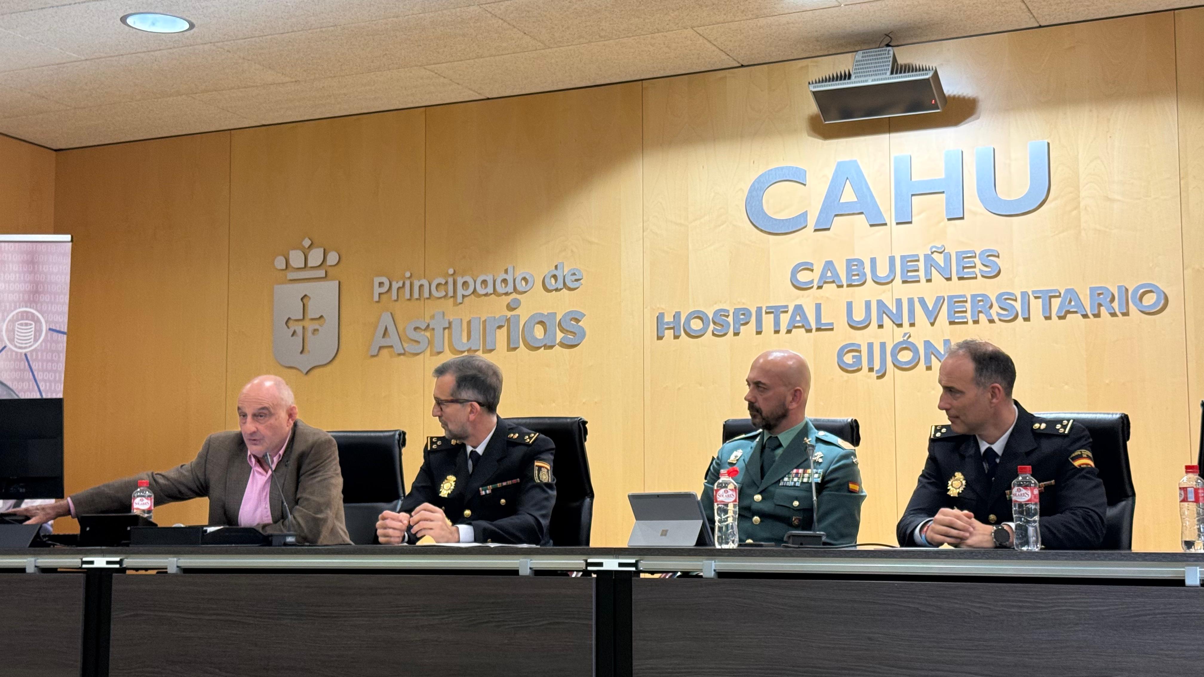 Mesa redonda en la que participó el Mando