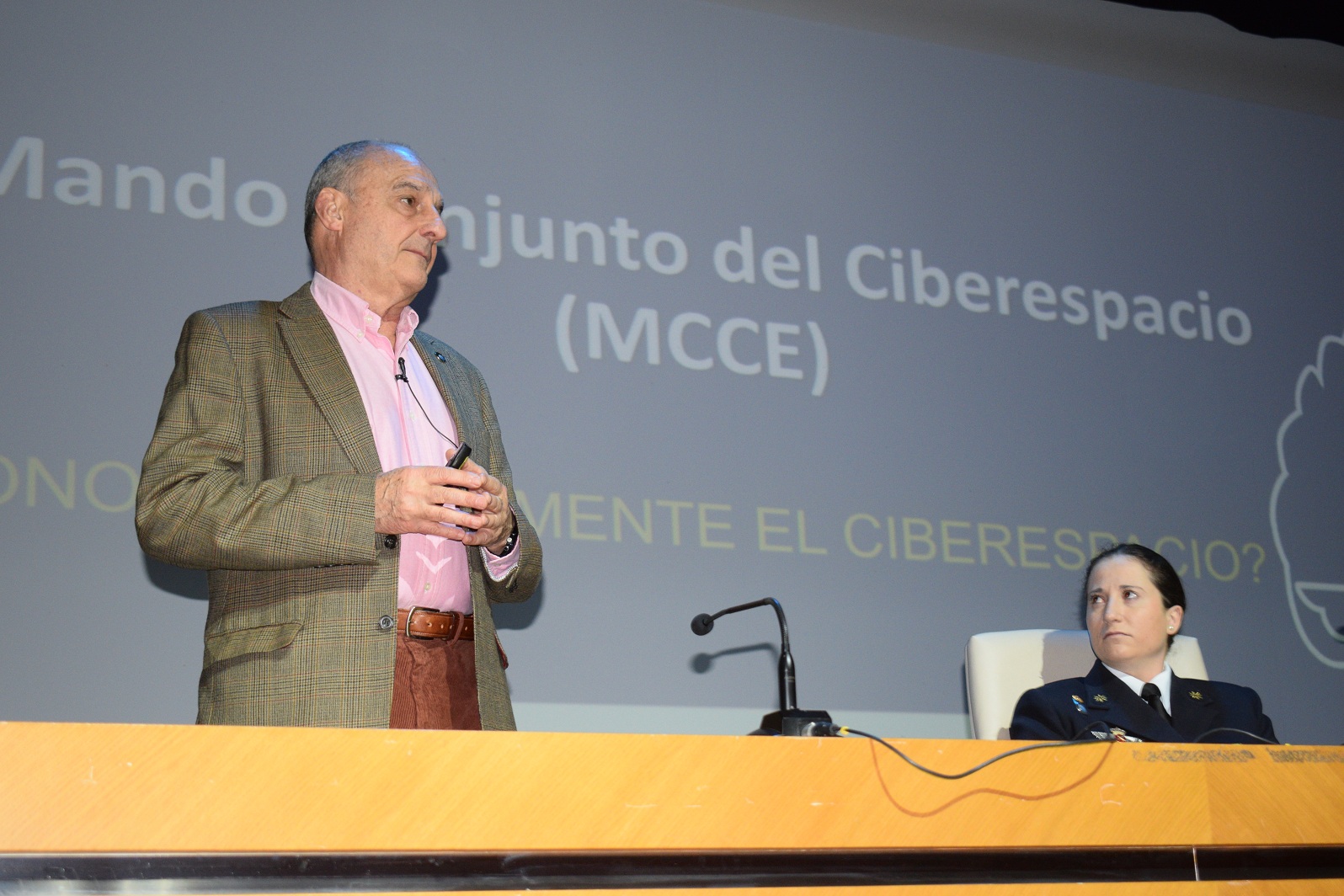 Los representantes del Mando, durante su ponencia