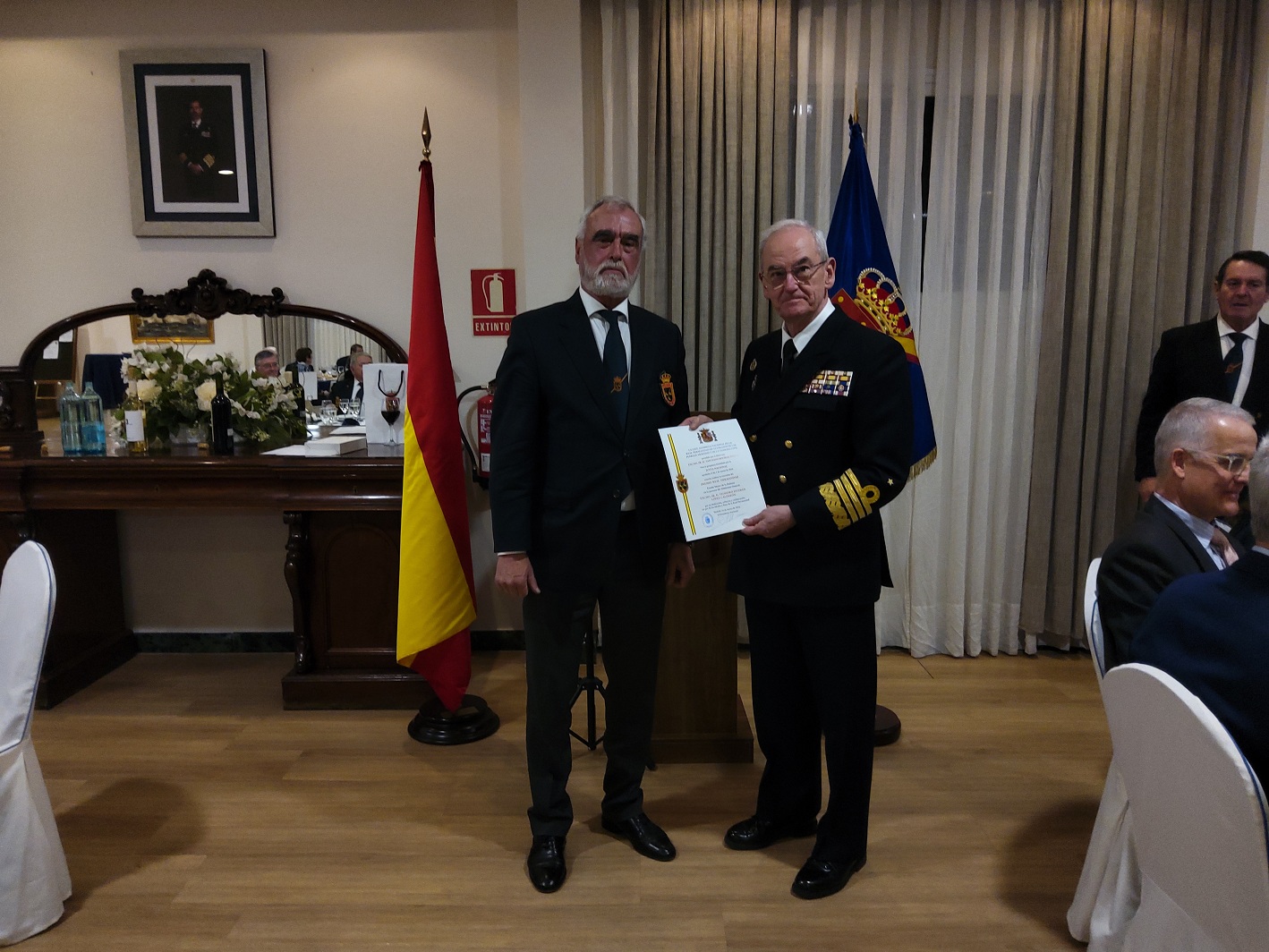 El JEMAD junto al presidente de la hermandad de Veteranos