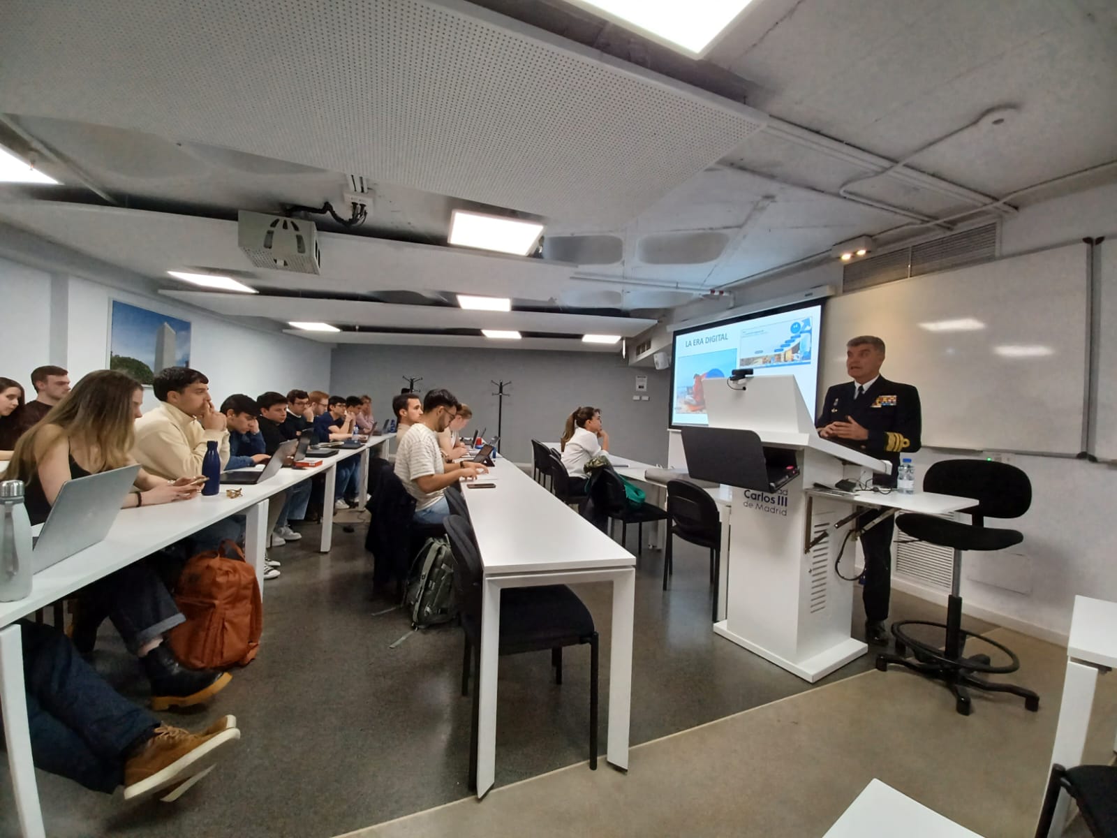 El vicealmirante Roca durante su intervención