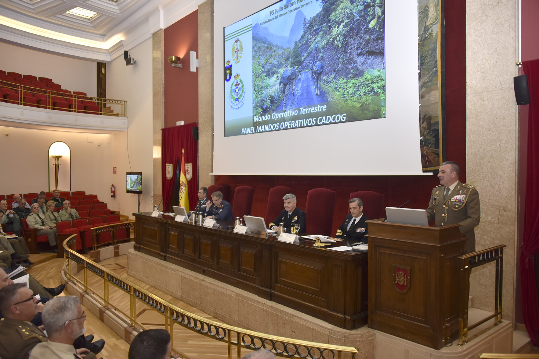 Mesa redonda en la que ha intervenido el vicealmirante Roca