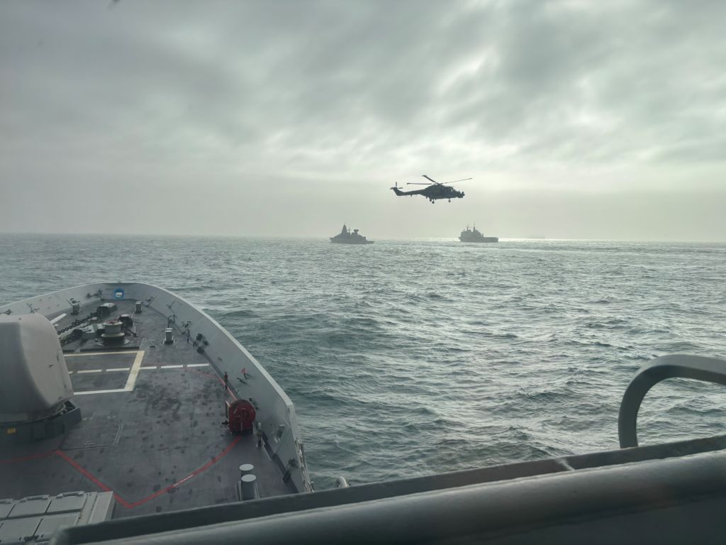 Navegación con el resto de barcos de la TF durante STDT 26