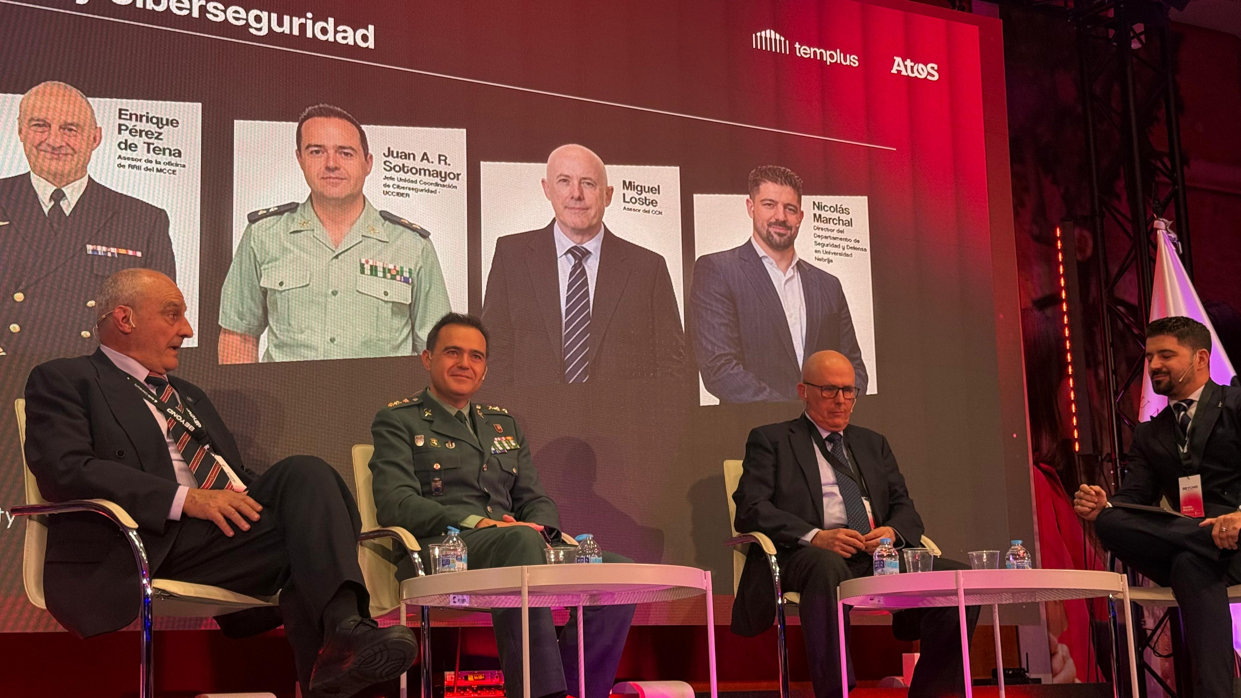 Participantes en la mesa de debate