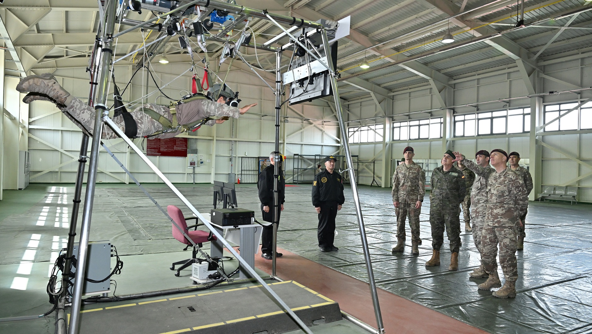 Estación adiestramiento paracaidista con medios de realidad virtual aumentada