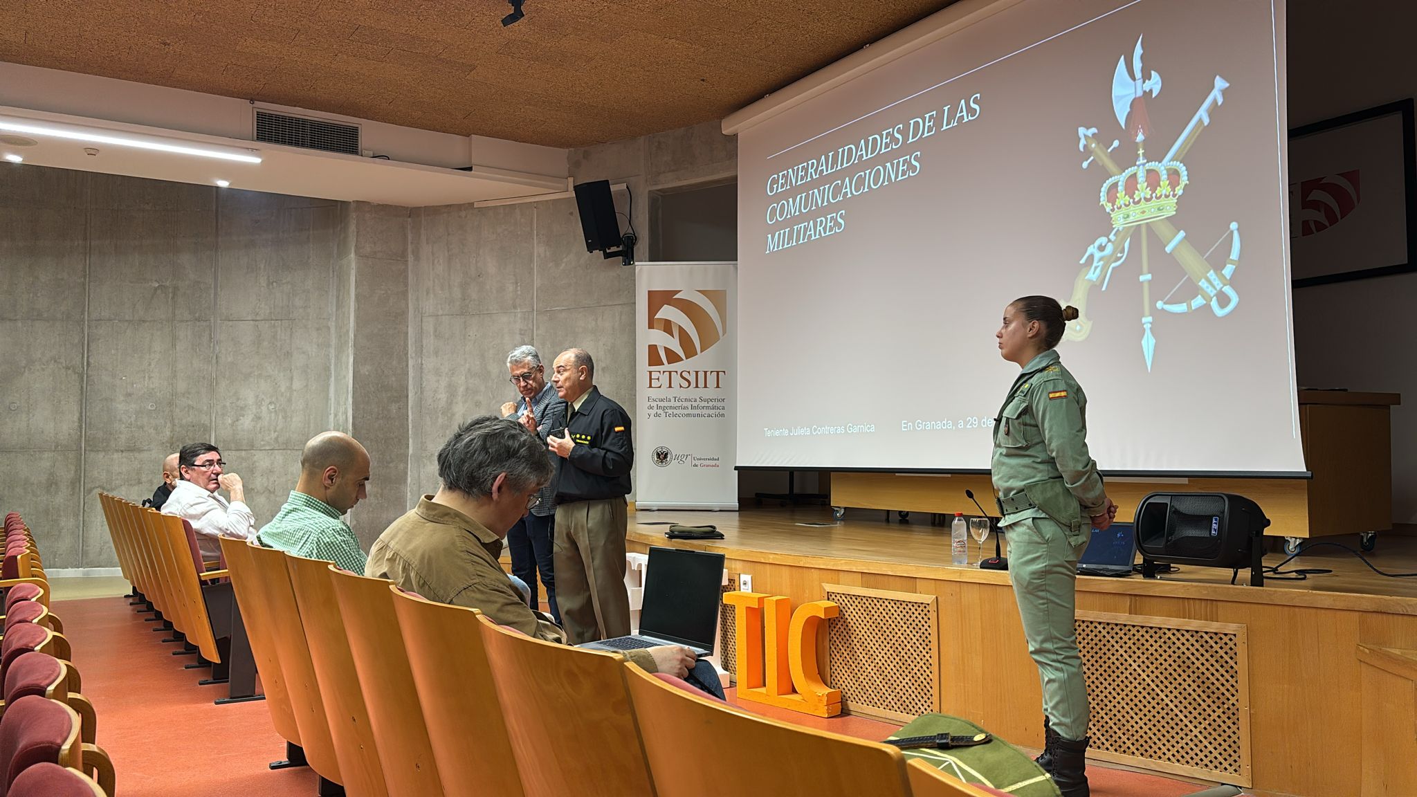 Ponencia sobre las comunicaciones militares