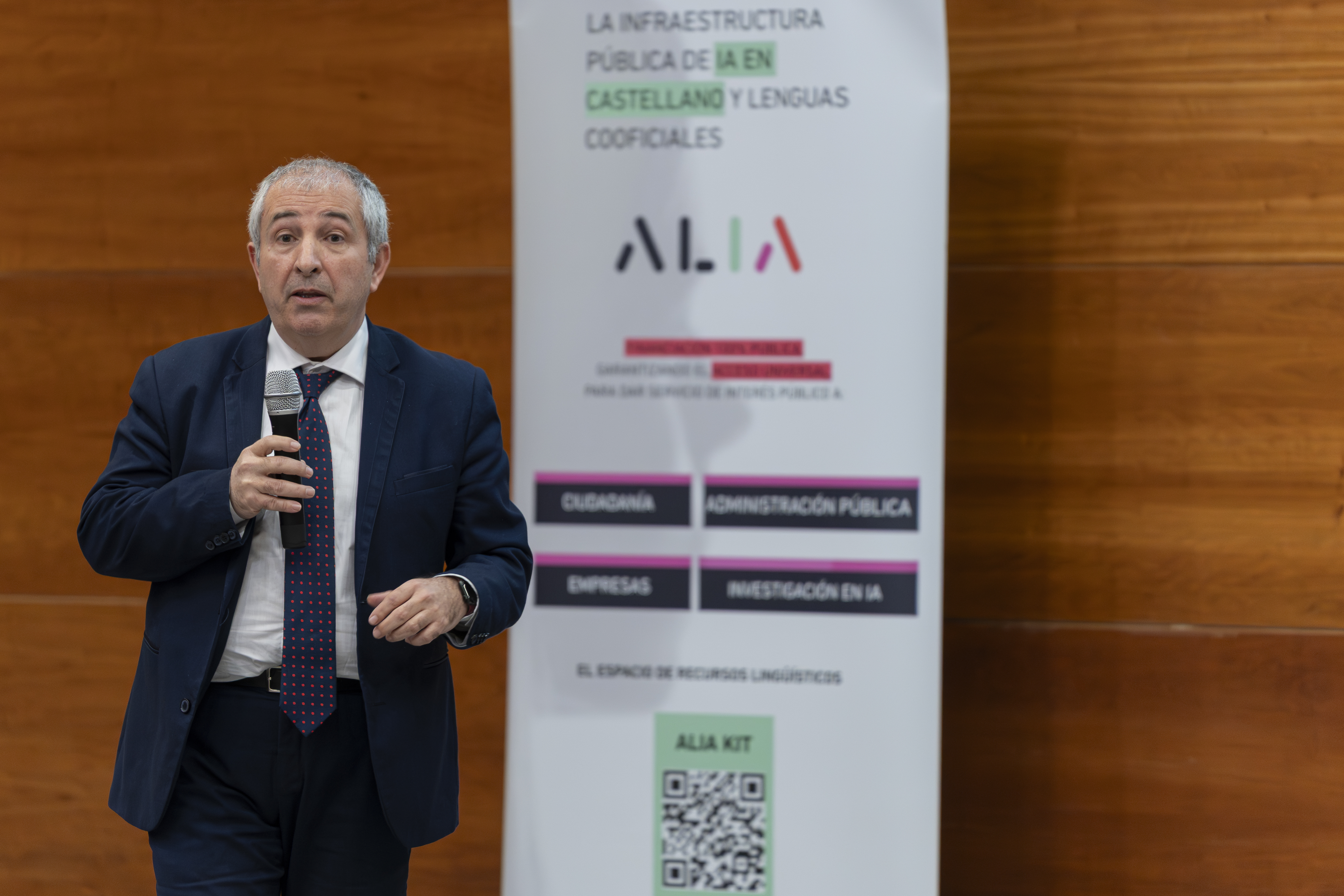 Enrique Ávila durante su intervención