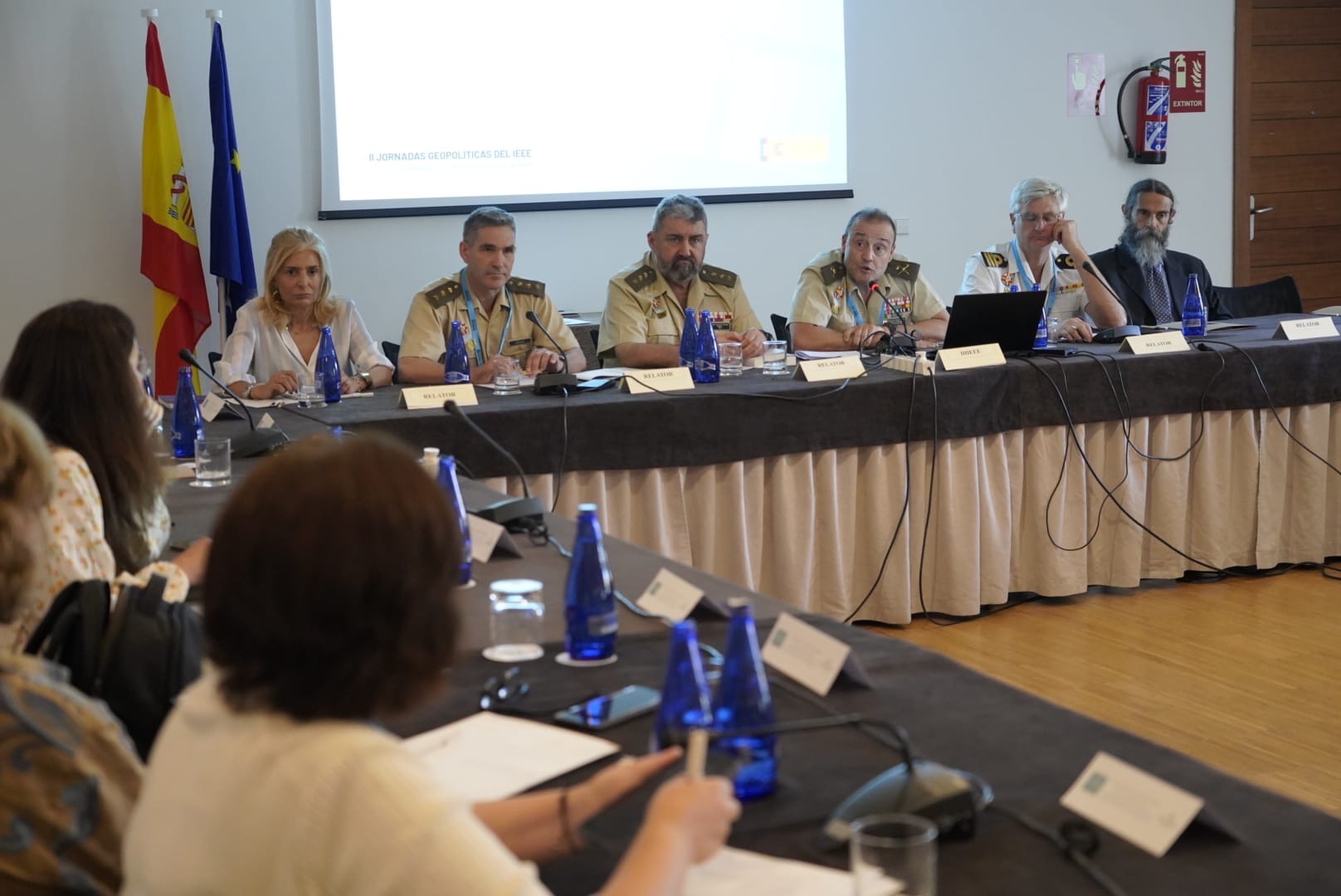 El general Bados ofrece las conclusiones de las jornadas
