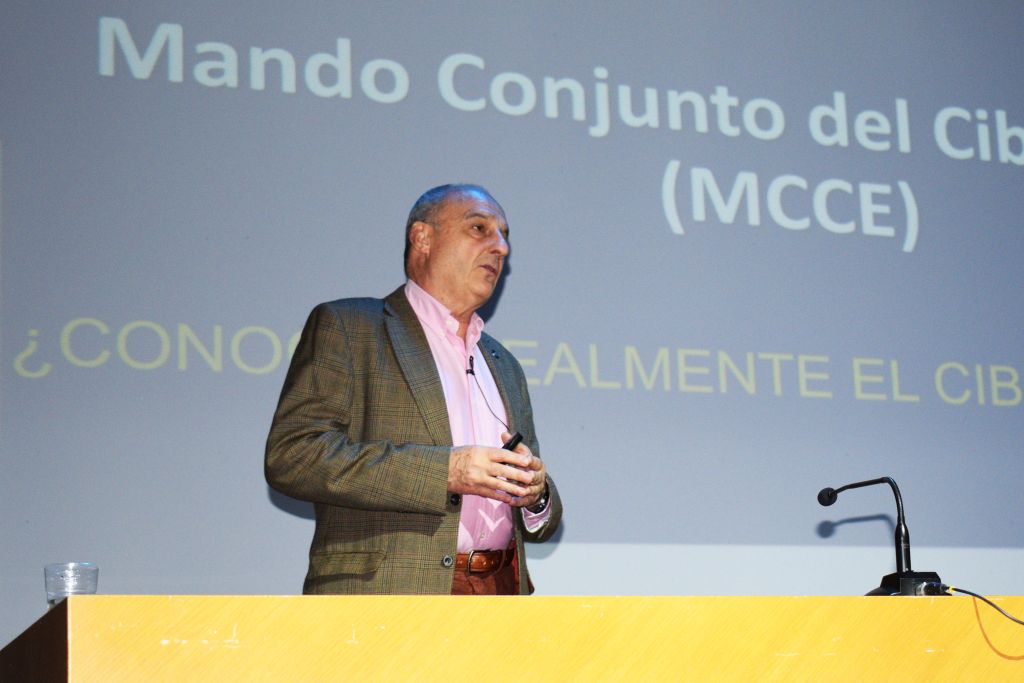 CF (R) Pérez de Tena explica las características del MCCE