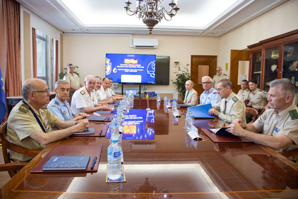 Reunión en el Cuartel General del EMAD