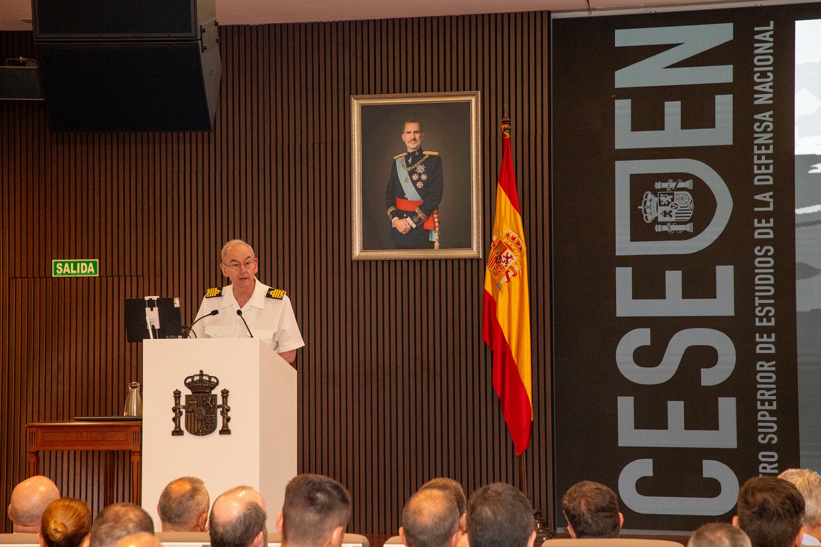 El JEMAD imparte su conferencia en el CEMFAS