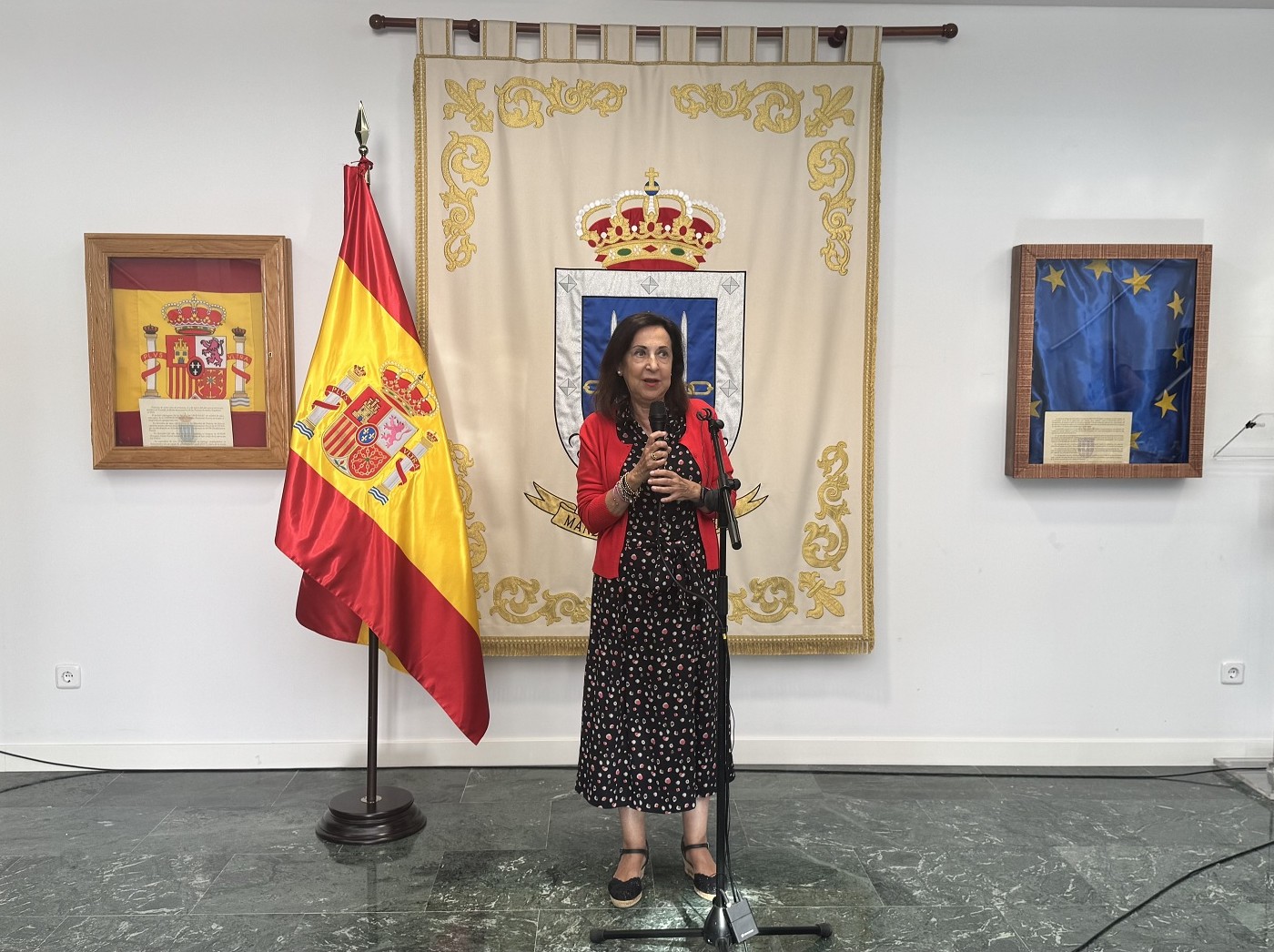 Robles se dirige a los militares destinados en el MOPS